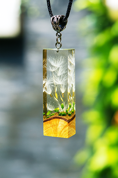 Coloresin-Crystalized-Dandelion-Pendant.png
